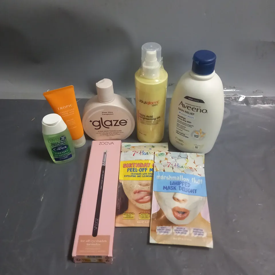 APPROXIMATELY 20 ASSORTED COSMETIC PRODUCTS TO INCLUDE AVEENO SKIN RELIEF BODY WASH, CAREX HAND GEL AND TROPIC BODY WASH