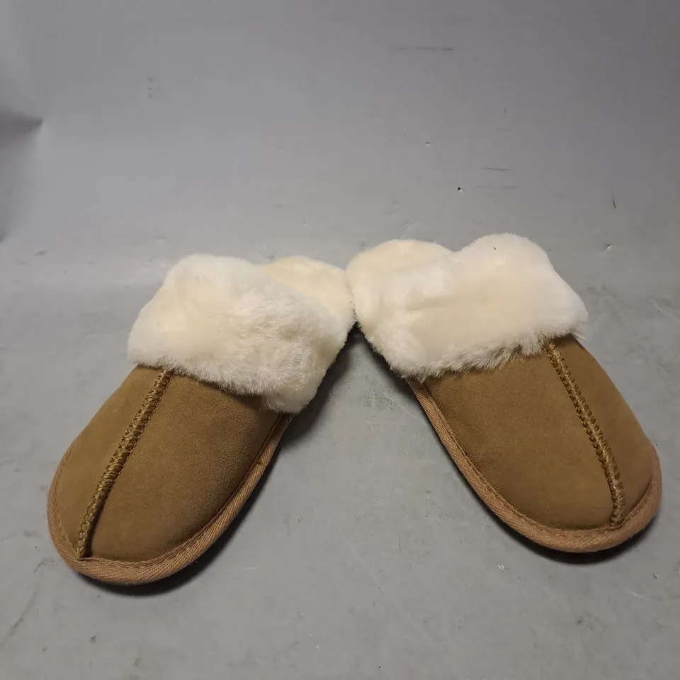 PAIR OF JUST SHEEPSKIN SLIPPERS IN TAN BROWN/CREAM SIZE 3/4