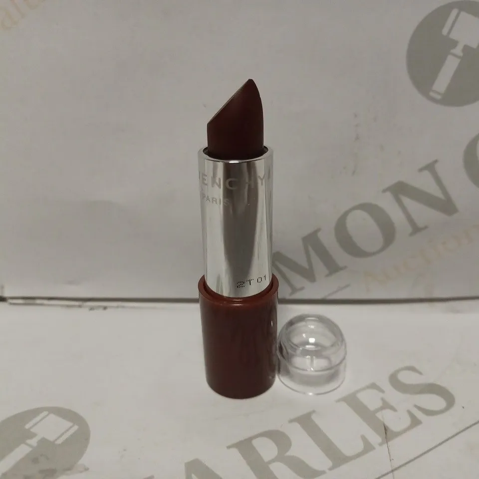 LOT OF APPROXIMATELY 18 SATIN LIPSTICKS IN 05 FLIRTING BROWN