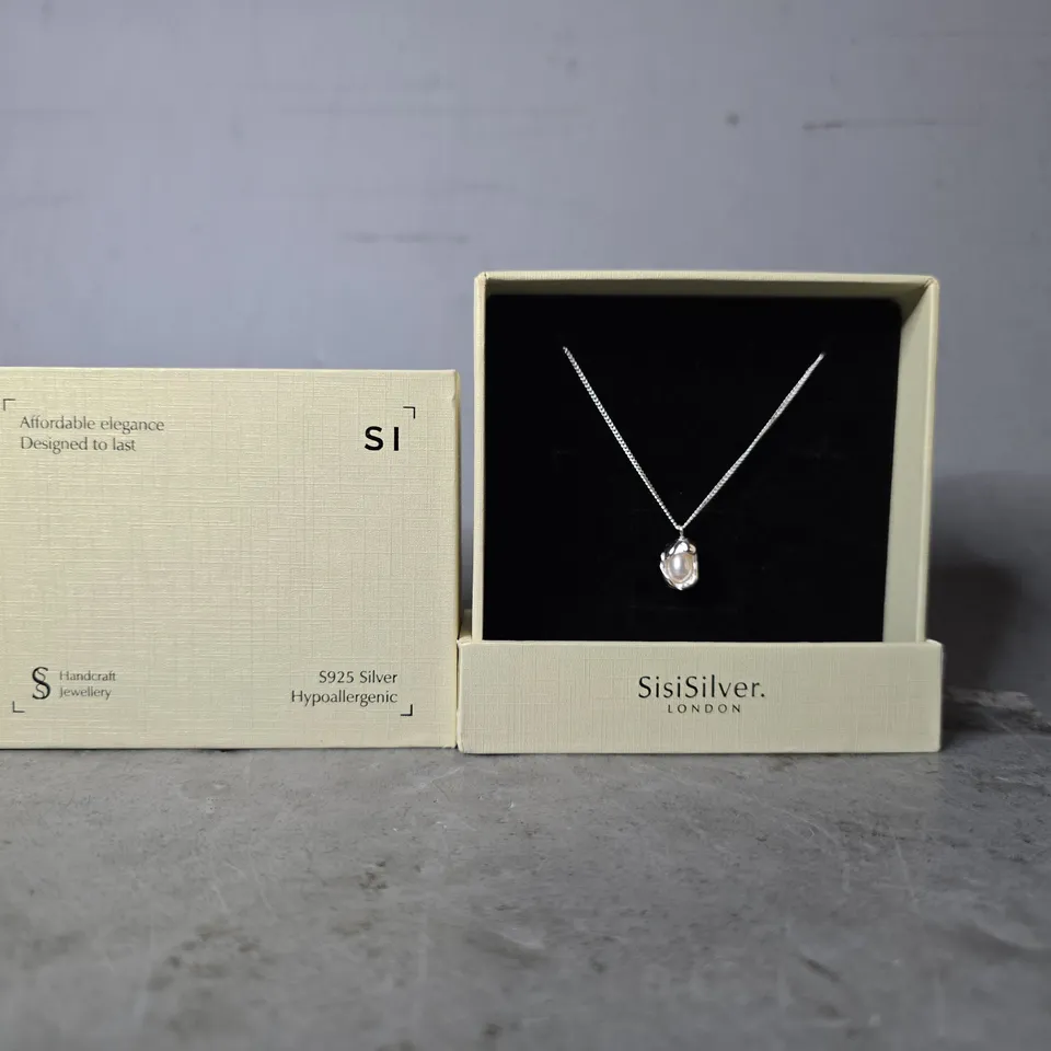 BOXED SISISILVER LONDON PEARL NECKLACE 