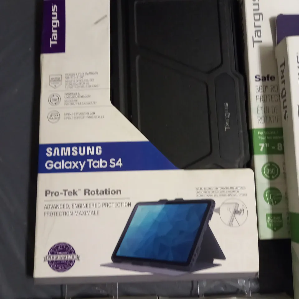 LOT OF APPROXIMATELY 36 ASSORTED PHONE AND TABLET CASES TO INCLUDE TARGUS, RAZER AND INCASE
