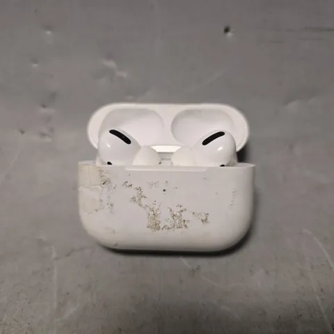 APPLE AIRPOD WITH CHARGING CASE - A2190