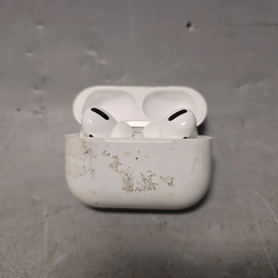 APPLE AIRPOD WITH CHARGING CASE - A2190
