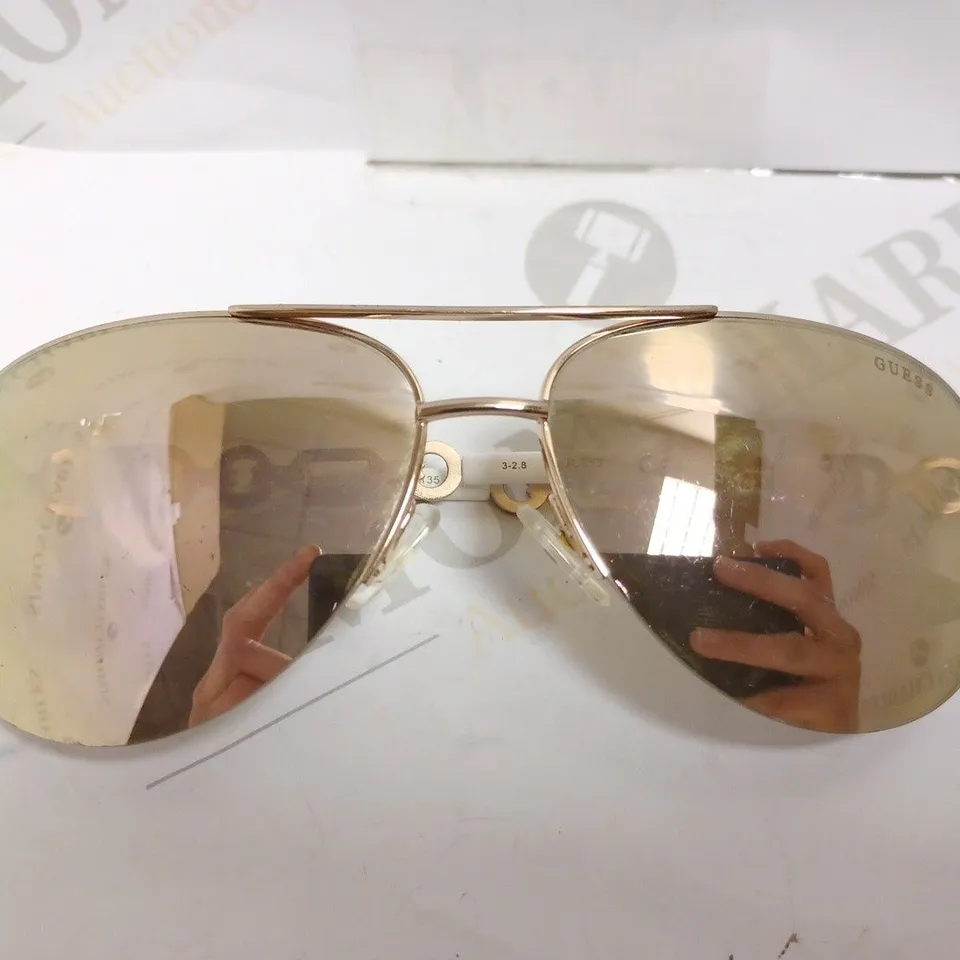 GUESS WHITE FRAMED MIRRORED SUNGLASSES
