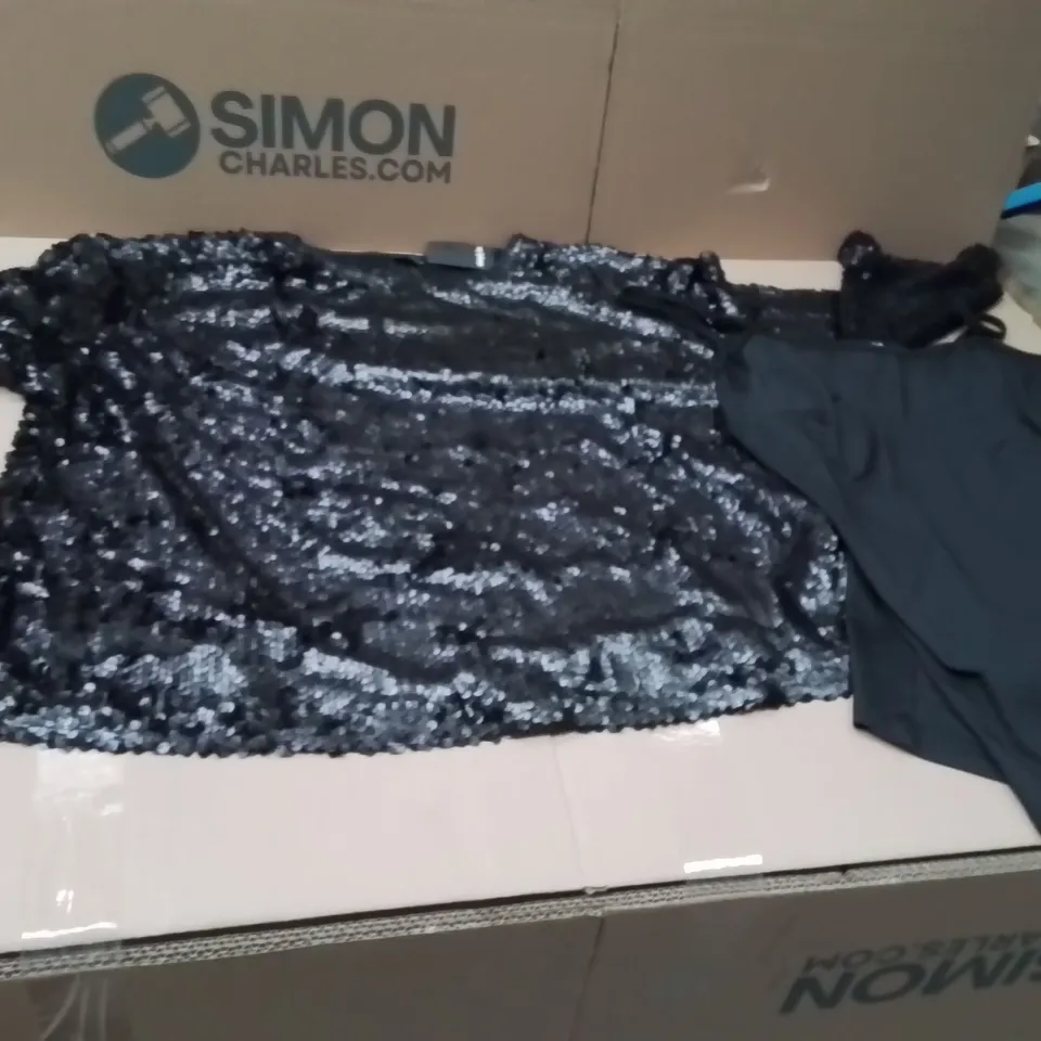 BOXED BRAND NEW APPROXIMATELY 17 SIMPLY BE BLACK SEQUIN TOP SIZE 18