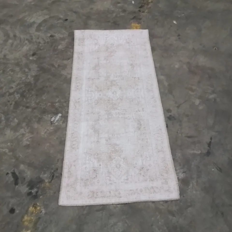 QUALITY DESIGNER AREA RUG - APPROXIMATELY 140X80CM