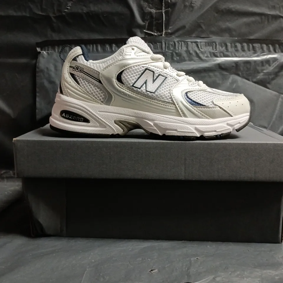 BOXED PAIR OF NEW BALANCE 530 TRAINERS IN WHITE/SILVER/NAVY SIZE UK 5