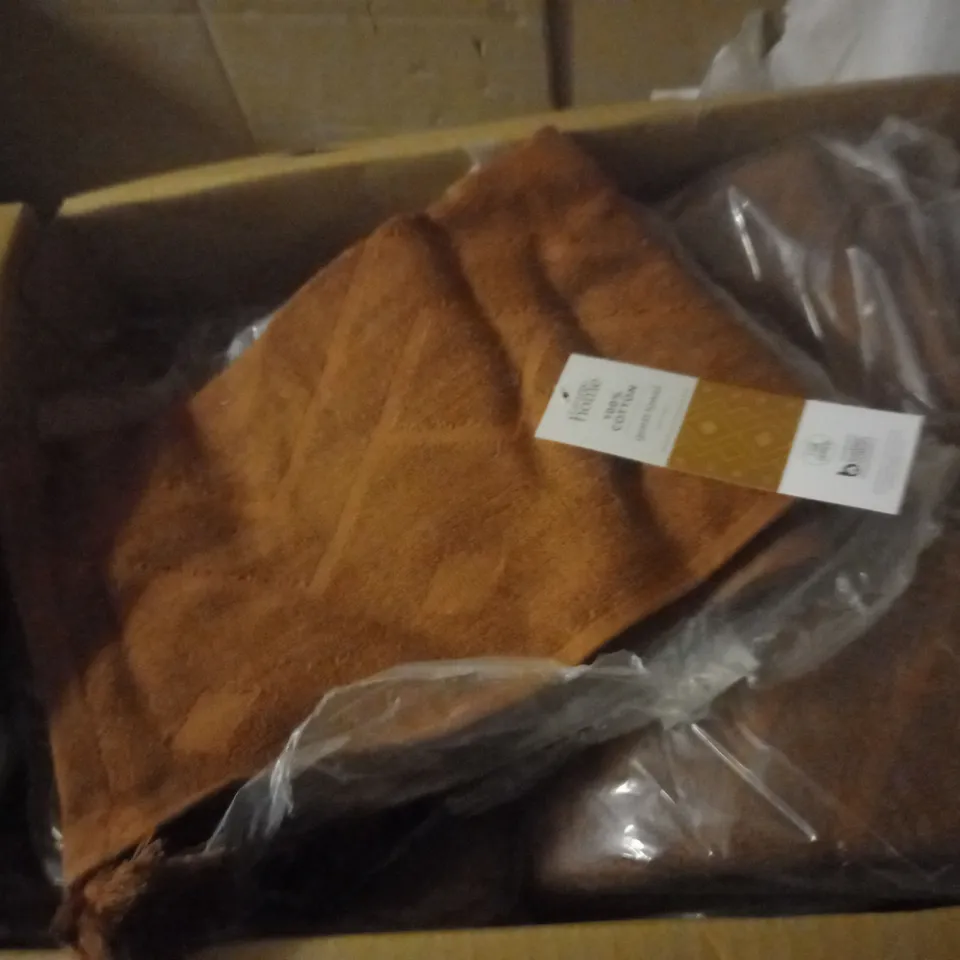 LOT OF 48 GUEST TOWELS 100% COTTON 40CM X 60CM
