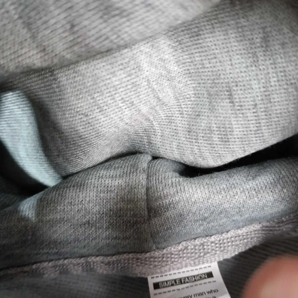 SIMPLE FASHION GREY HOODIE – UK XL