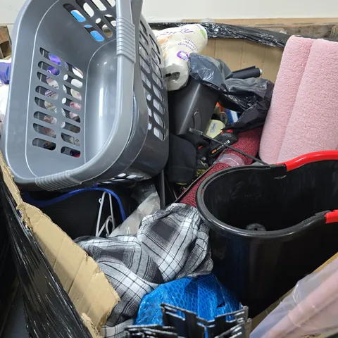 PALLET TO CONTAIN A LARGE ASSORTMENT OF HOUSEHOLD ITEMS TO INCLUDE HOME DECOR, TOILET ROLL, WASHING BASKETS ETC