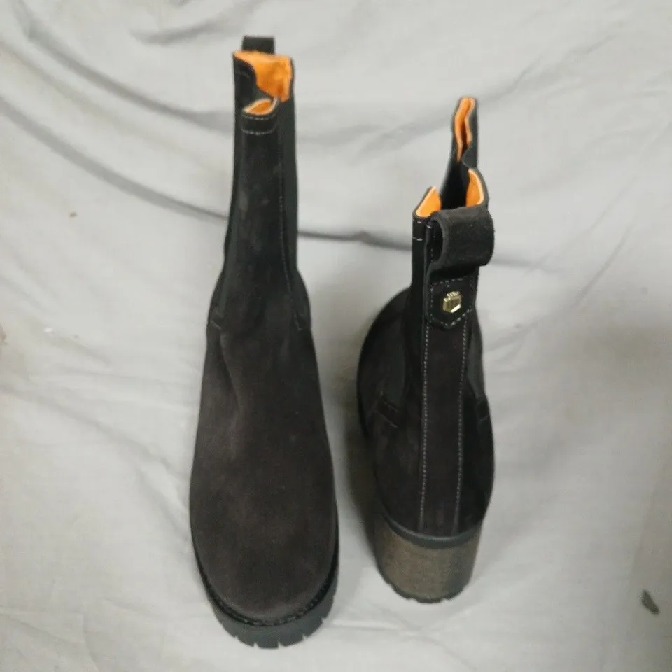 BOXED FAIRFAX & FAVOR WOMEN'S HEELED BOUDICA BOOTS IN BLACK SUEDE, UK 9