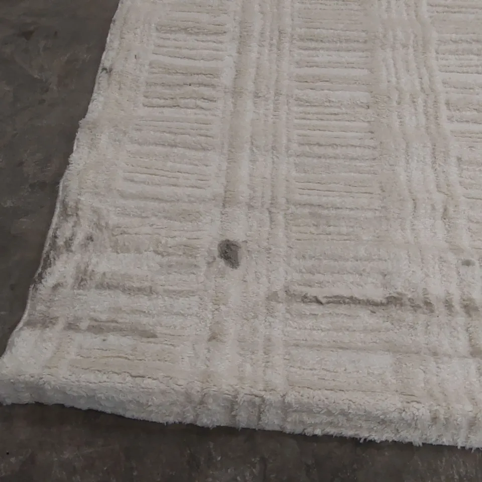 QUALITY DESIGNER AREA RUG - APPROXIMATELY 270 x 195cm