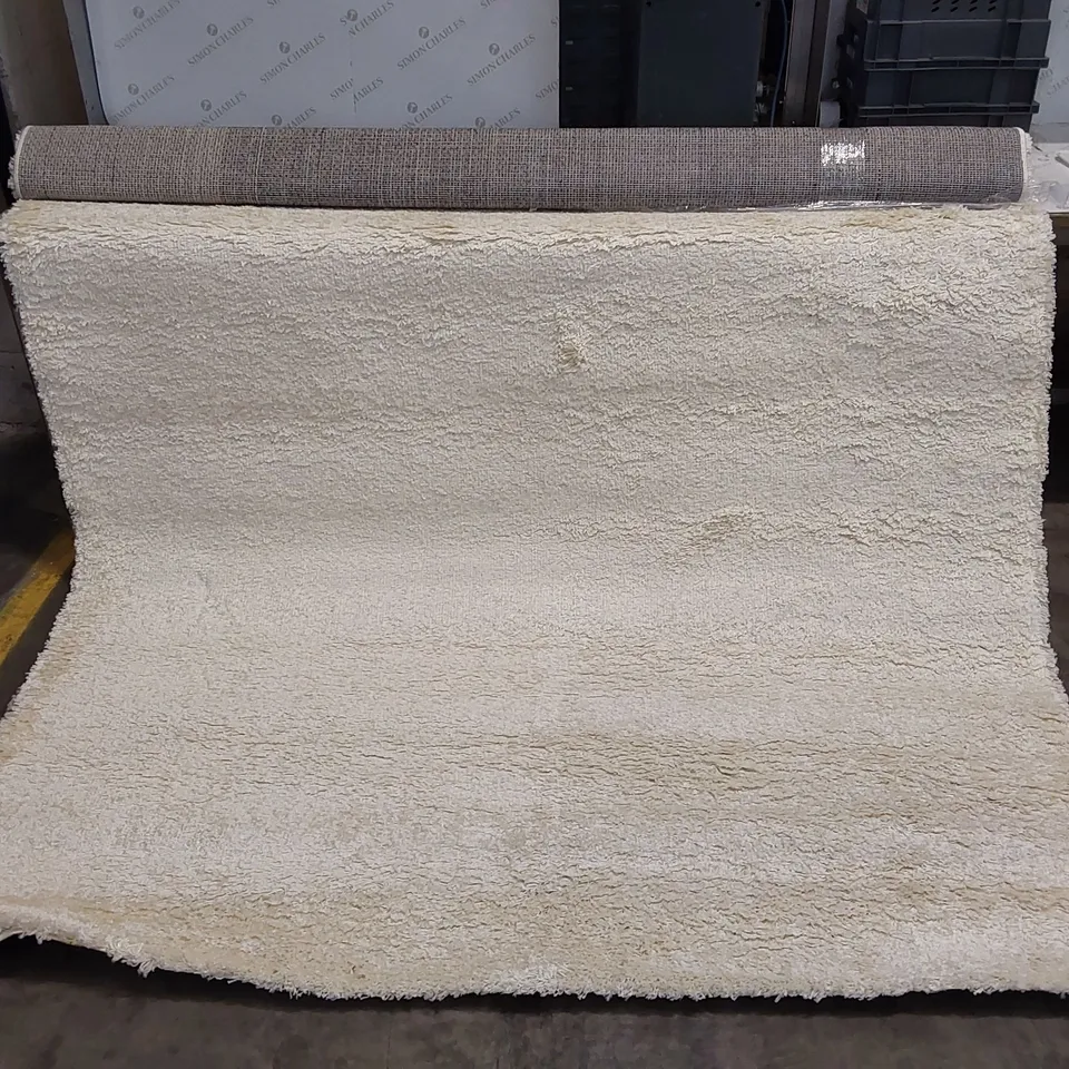 ESTERLY IVORY WHITE RUG // 200 X 290CM