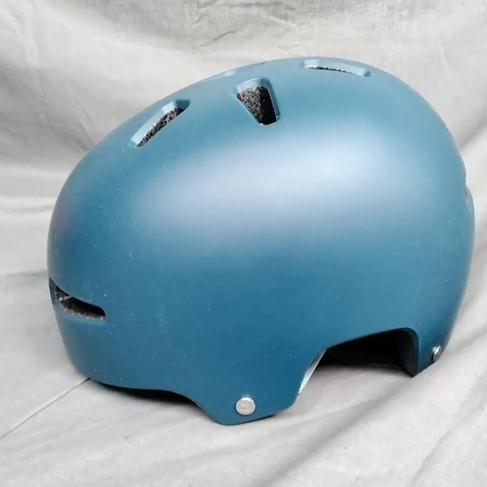 REKD ULTRALITE IN-MOLD HELMET SIZE L/XL