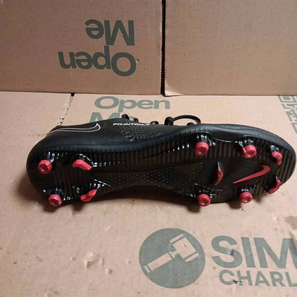 PAIR OF NIKE PHANTOM GT FOOTBALL BOOTS – 8