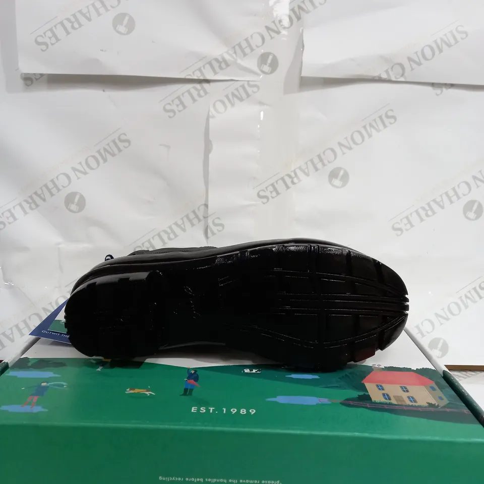 PAIR OF JOULES WELIBOB GLOSS BLACK - UK SIZE 4 