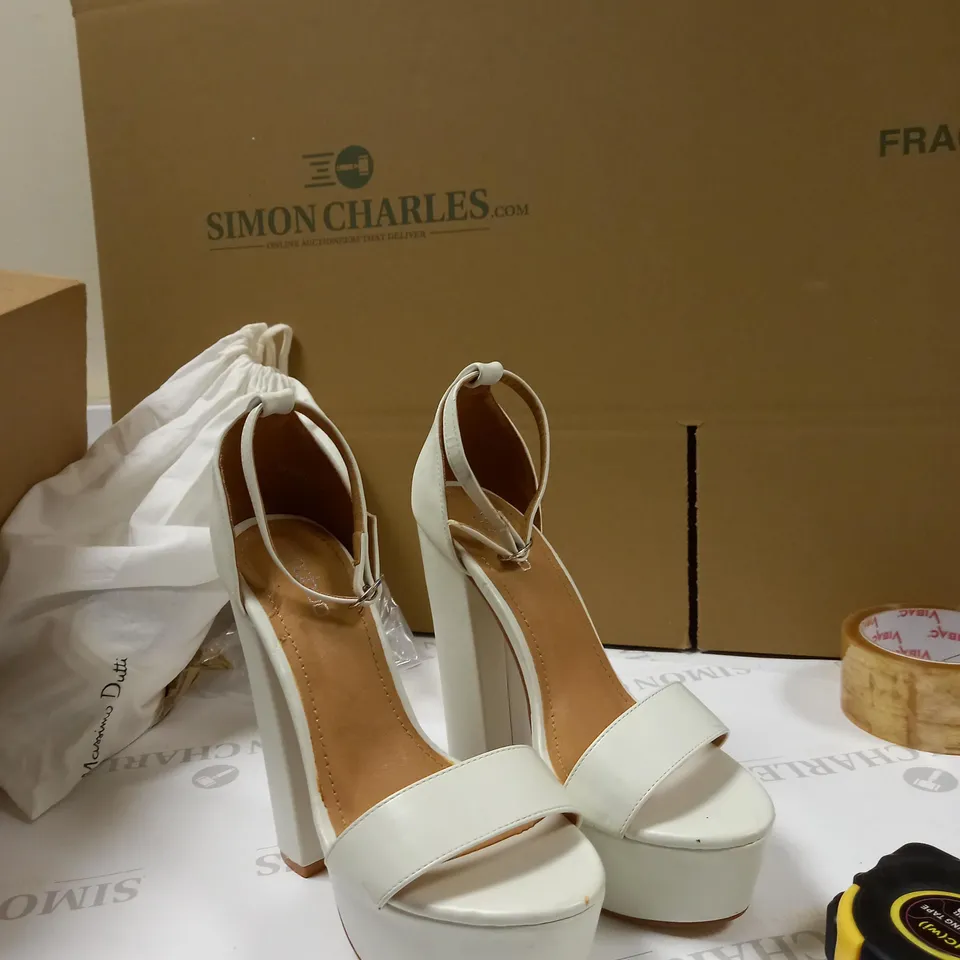 BOOHOO WHITE BONITA HEELS SIZE- 4