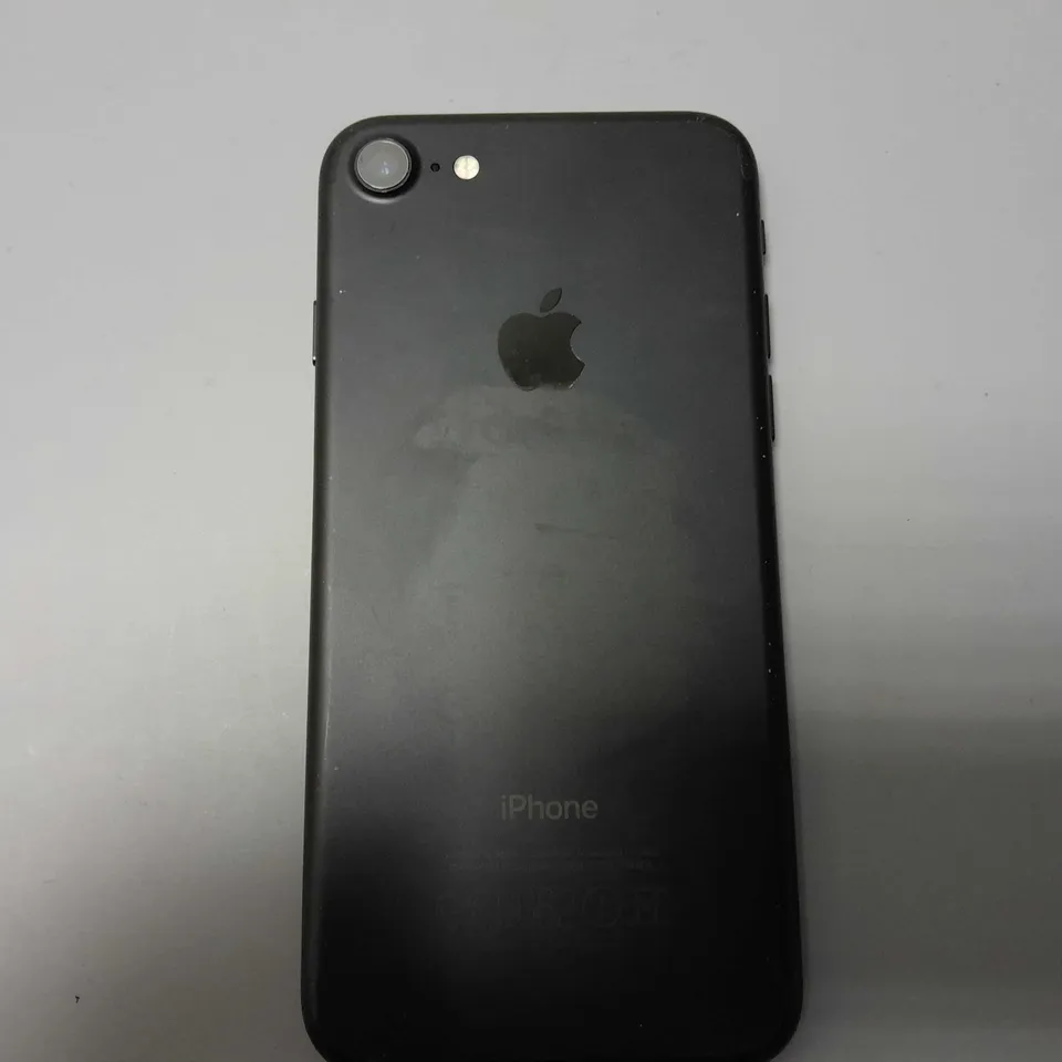 APPLE IPHONE 7 (A1778) SMARTPHONE