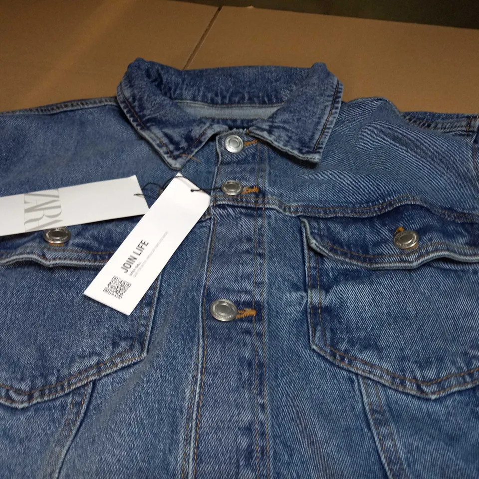 ZARA BUTTON UP DENIM JACKET IN BLUE - EU XL