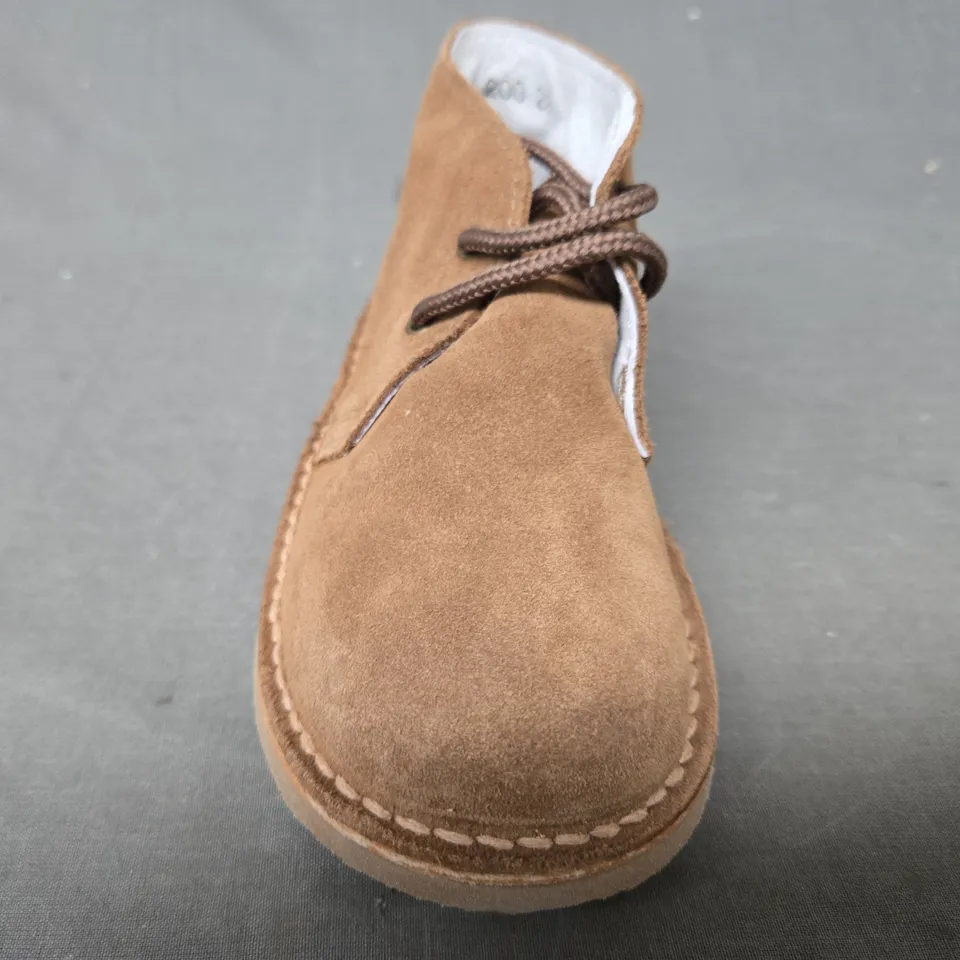 BOXED PAIR OF PISAMONAS KID'S SHOES IN TAN EU SIZE 28