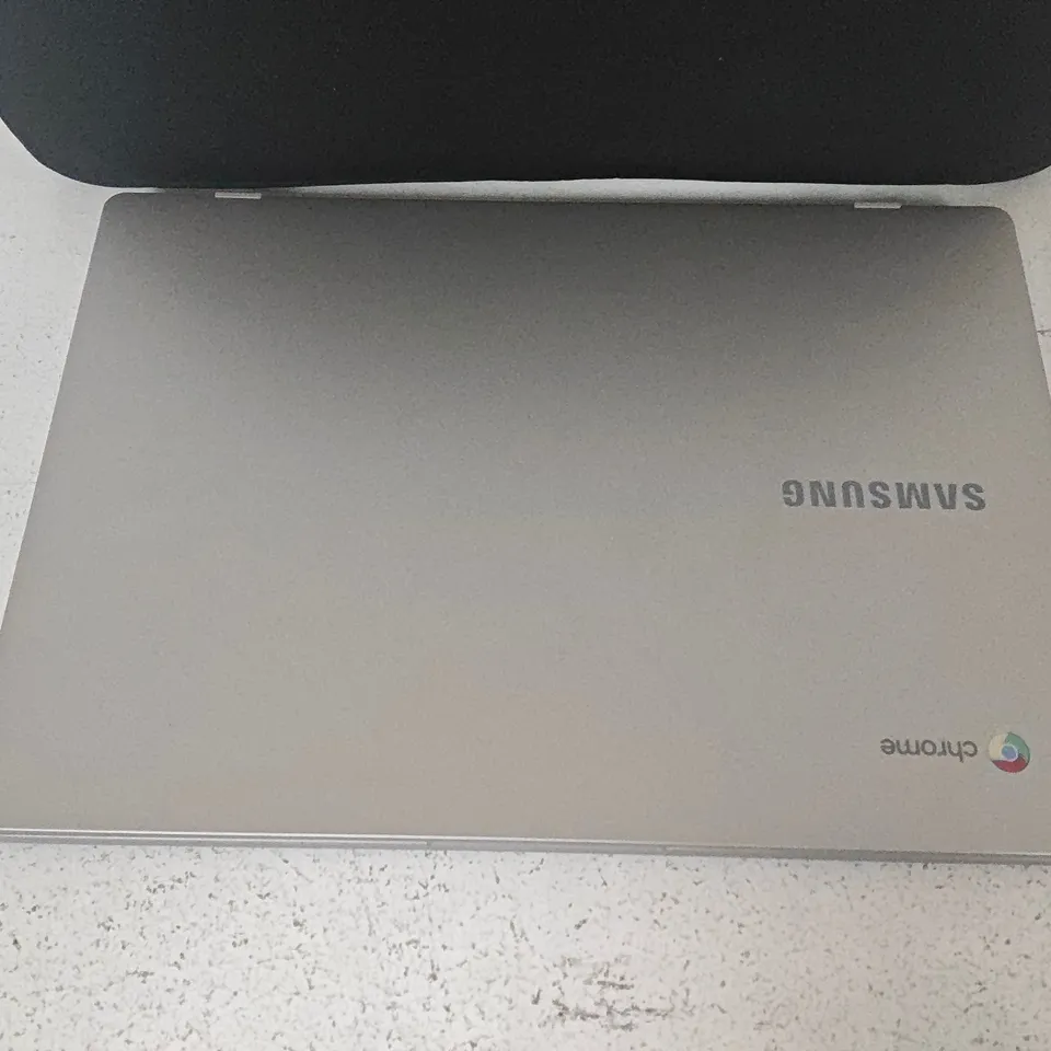 UNBOXED SAMSUNG CHROME INTEL INSIDE LAPTOP IN SILVER - XE310XBA