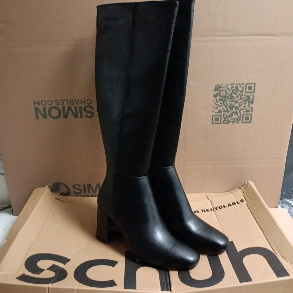 BOXED PAIR OF SCHUH BLACK HIGH-HEELED BOOTS WITH CHUNKY BLOCK HEEL - 6