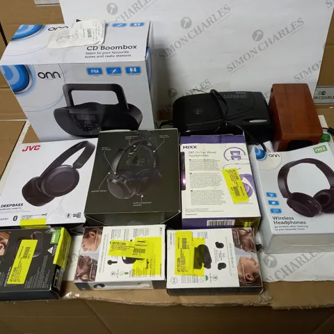 LOT OF APPROX 10 ASSORTED AUDIO TECH TO INCLUDE RADIOS, CD PLAYER, HEADPHONES ETC