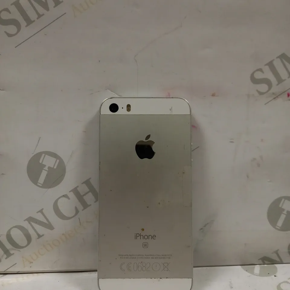 APPLE IPHONE SE IN WHITE