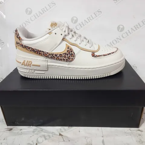 BOXED PAIR OF NIKE AIR FORCE 1 SHOES IN WHITE/BEIGE/LEOPARD PRINT UK SIZE 7