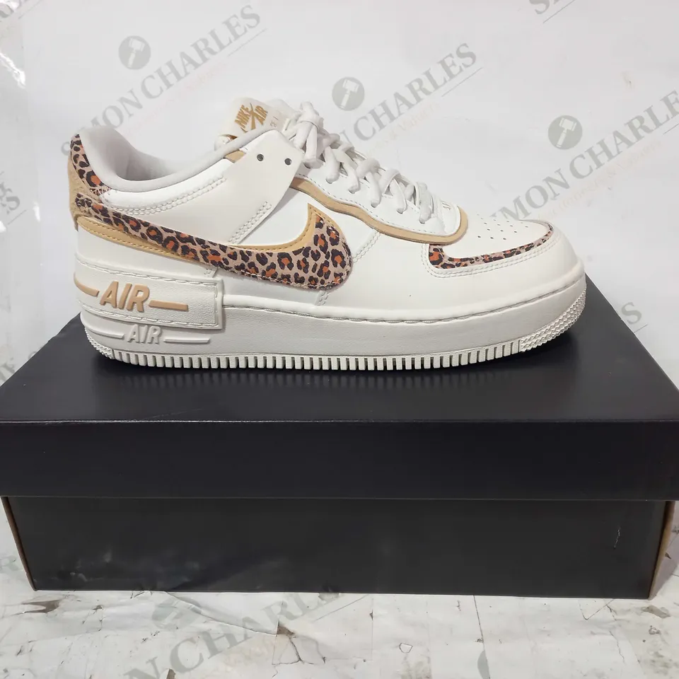 BOXED PAIR OF NIKE AIR FORCE 1 SHOES IN WHITE/BEIGE/LEOPARD PRINT UK SIZE 7