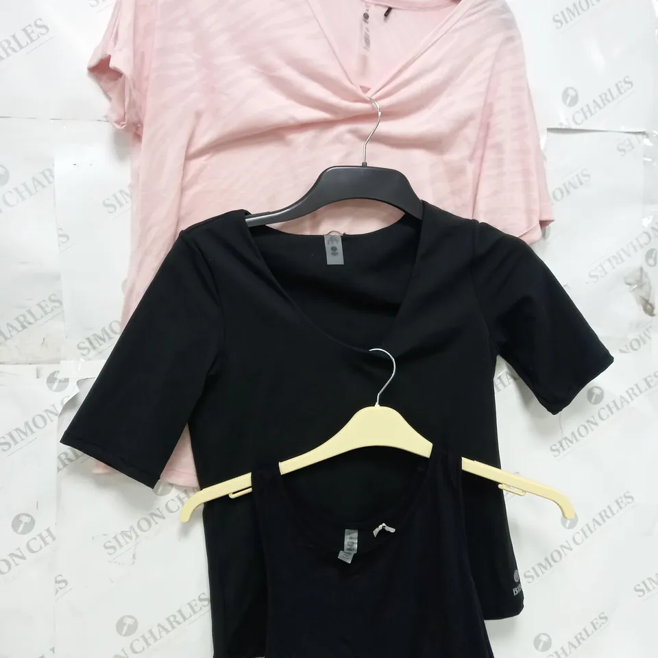 BOX OF APPROXIMATELY 10 CLOTHING ITEMS INCLUDING GYM BRAS, FULL JUMPSUIT, T-SHITS ETC