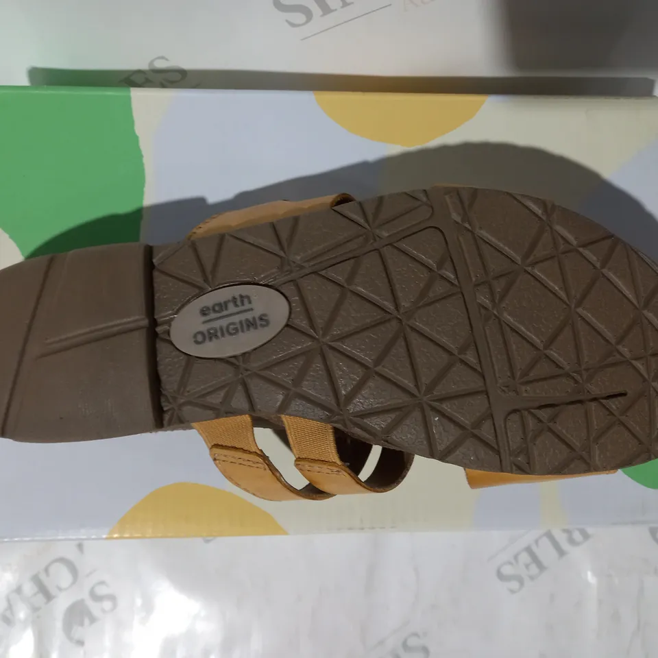BOXED PAIR OF EARTH ORIGINS OPEN TOE SANDALS IN TAN UK SIZE 3