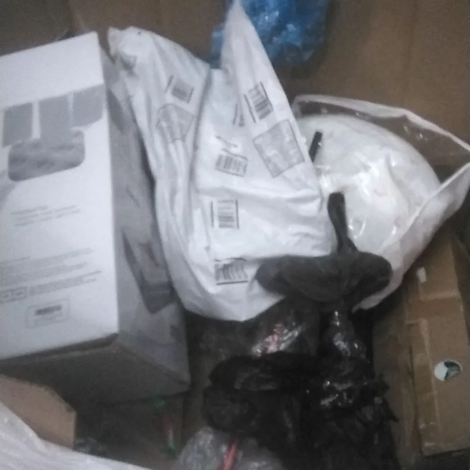 PALLET OF ASSORTED BOXED ITEMS INCLUDING, LED BATHROOM MIRROR, MONHOUSE HEATED BLANKET & HEATED CUSHION AND TATCRAFT FOLDABLE BED RAIL 