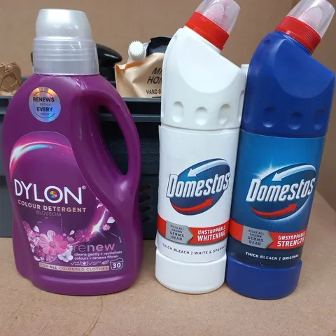 BOX OF ASSORTED CLEANING ITEMS TO INCLUDE - DYLON - DOMESTOS - FAIRY 