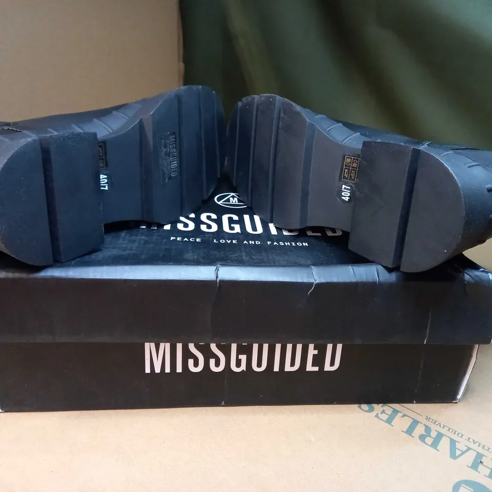 BOXED PAIR OF MISSGUIDED RIDGED WELT ANKLE BOOTS  SIZE 7