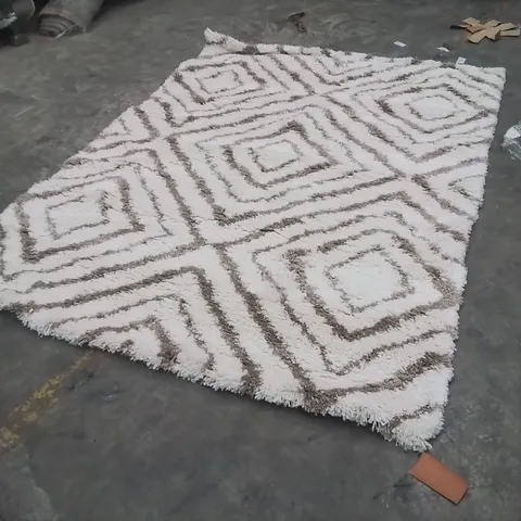 QUALITY DESIGNER AREA RUG - APPROXIMATELY 230X160CM
