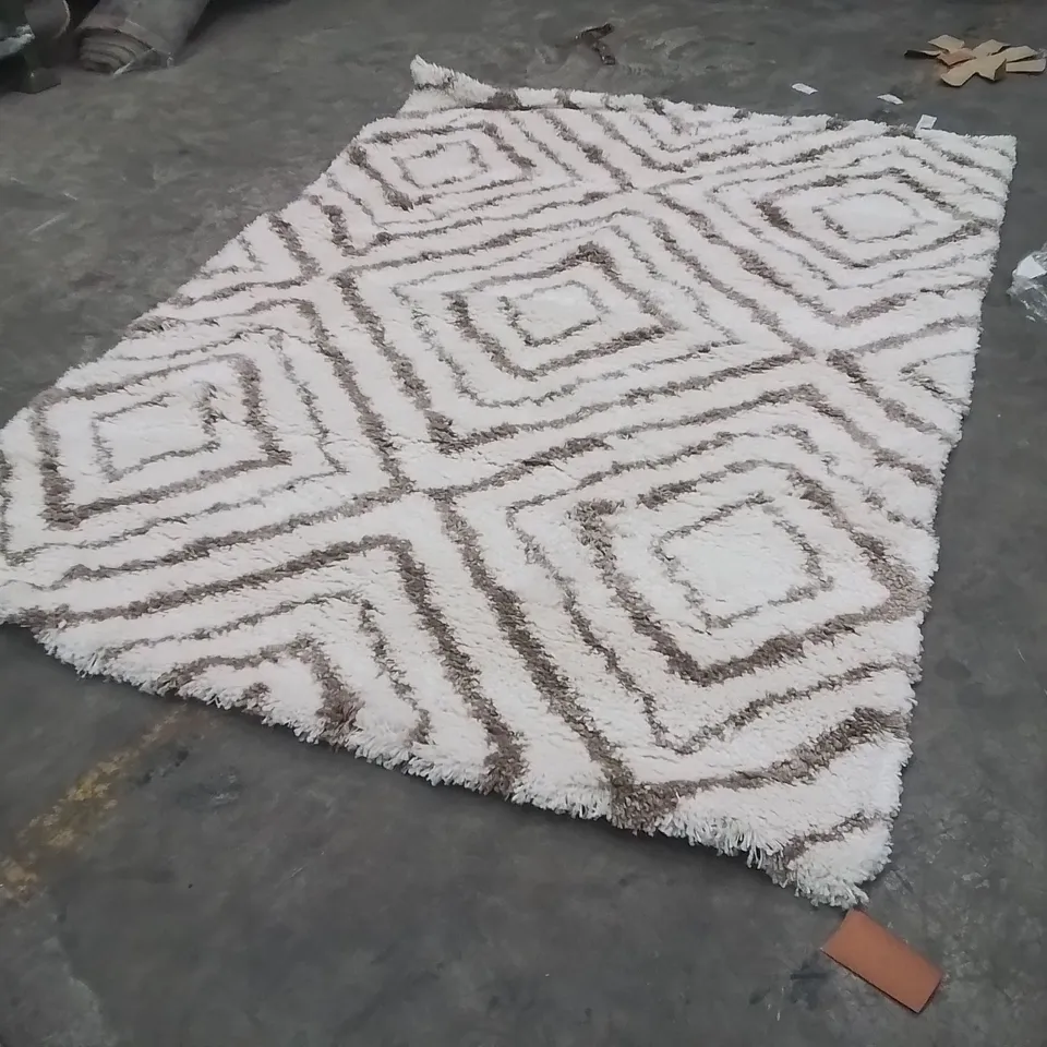 QUALITY DESIGNER AREA RUG - APPROXIMATELY 230X160CM