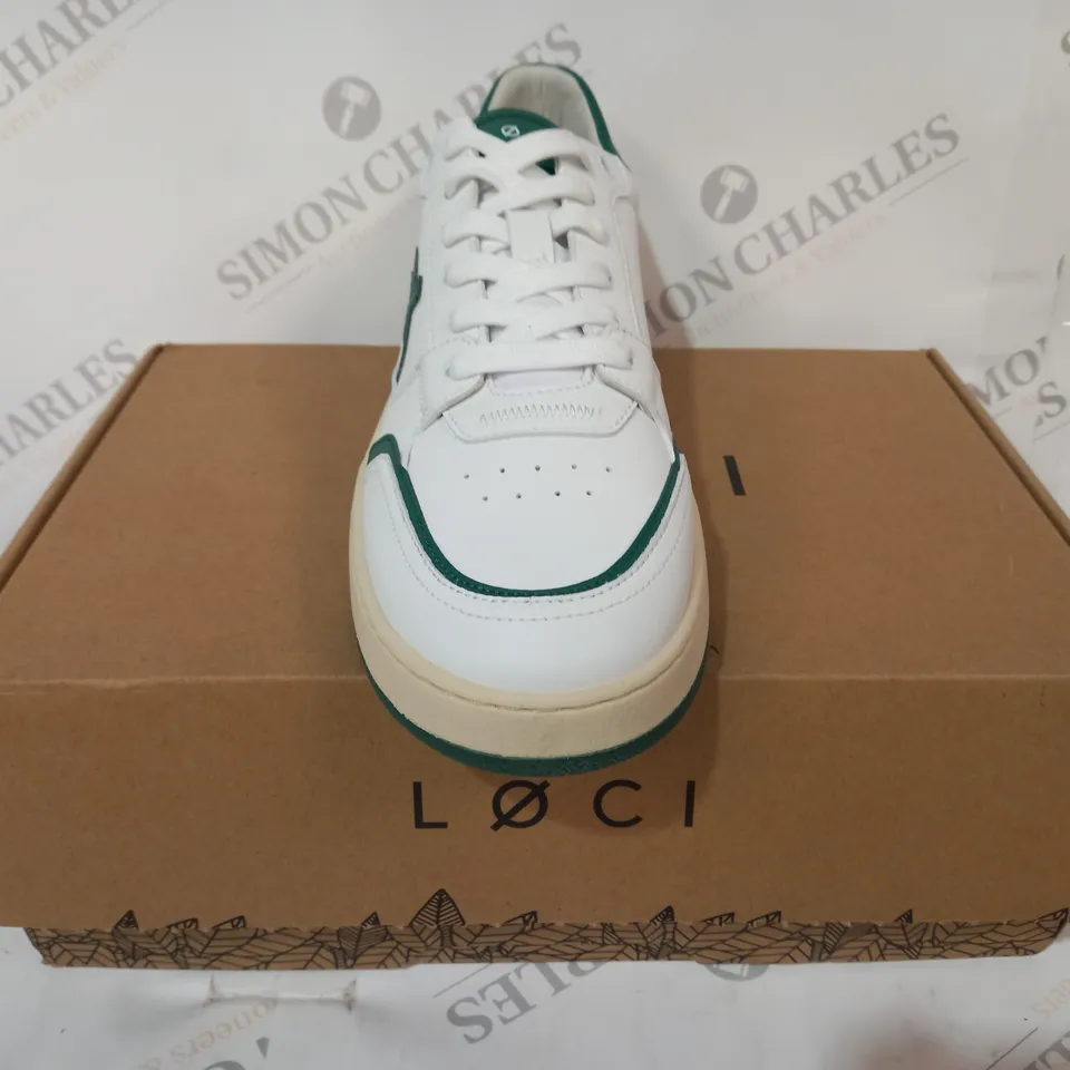 BOXED PAIR OF LOCI SHOE SIN WHITE/GREEN/CREAM EU SIZE 42