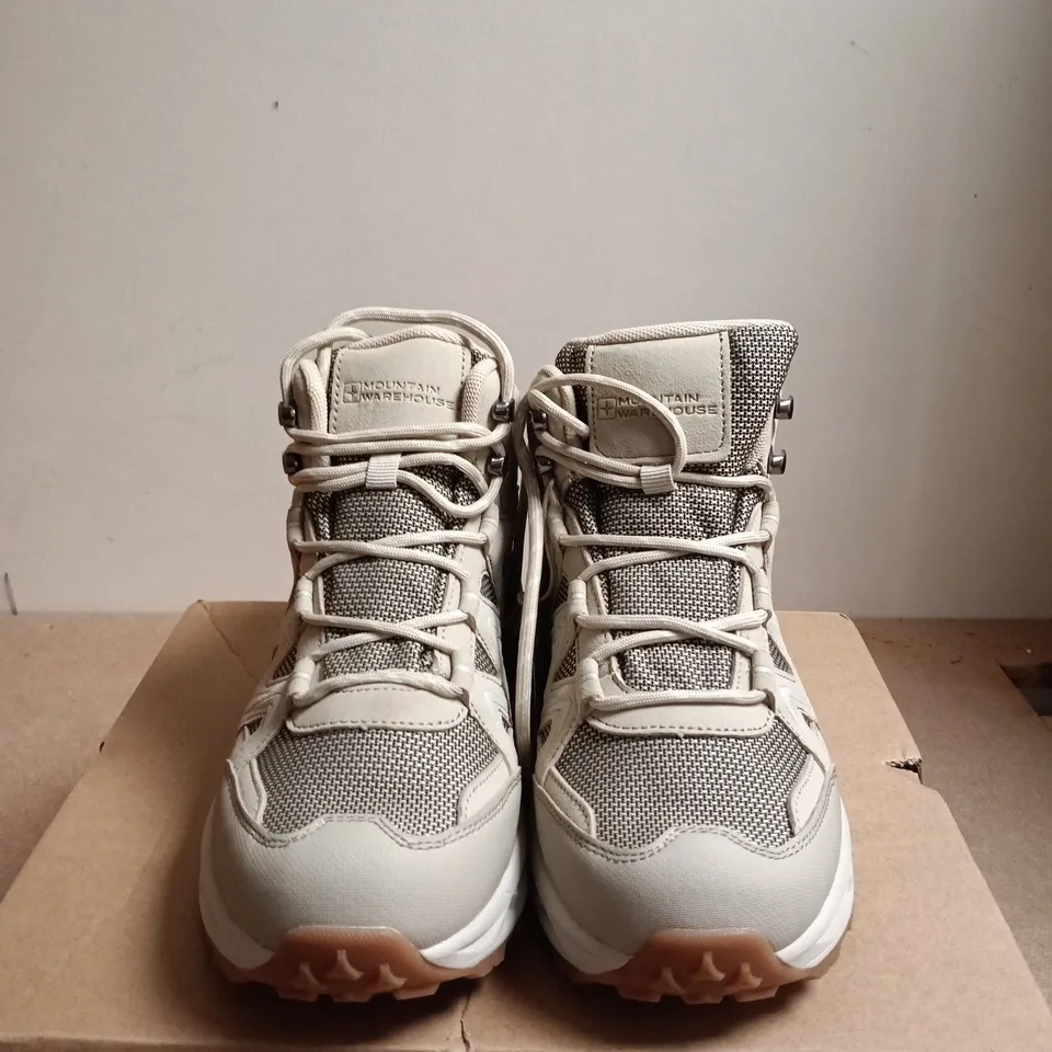 BOXED PAIR OF MOUNTAIN WAREHOUSE TRAIL BLAZER WMS WATERPROOF WALKING BOOT – BEIGE, UK6 (US8, EU39)
