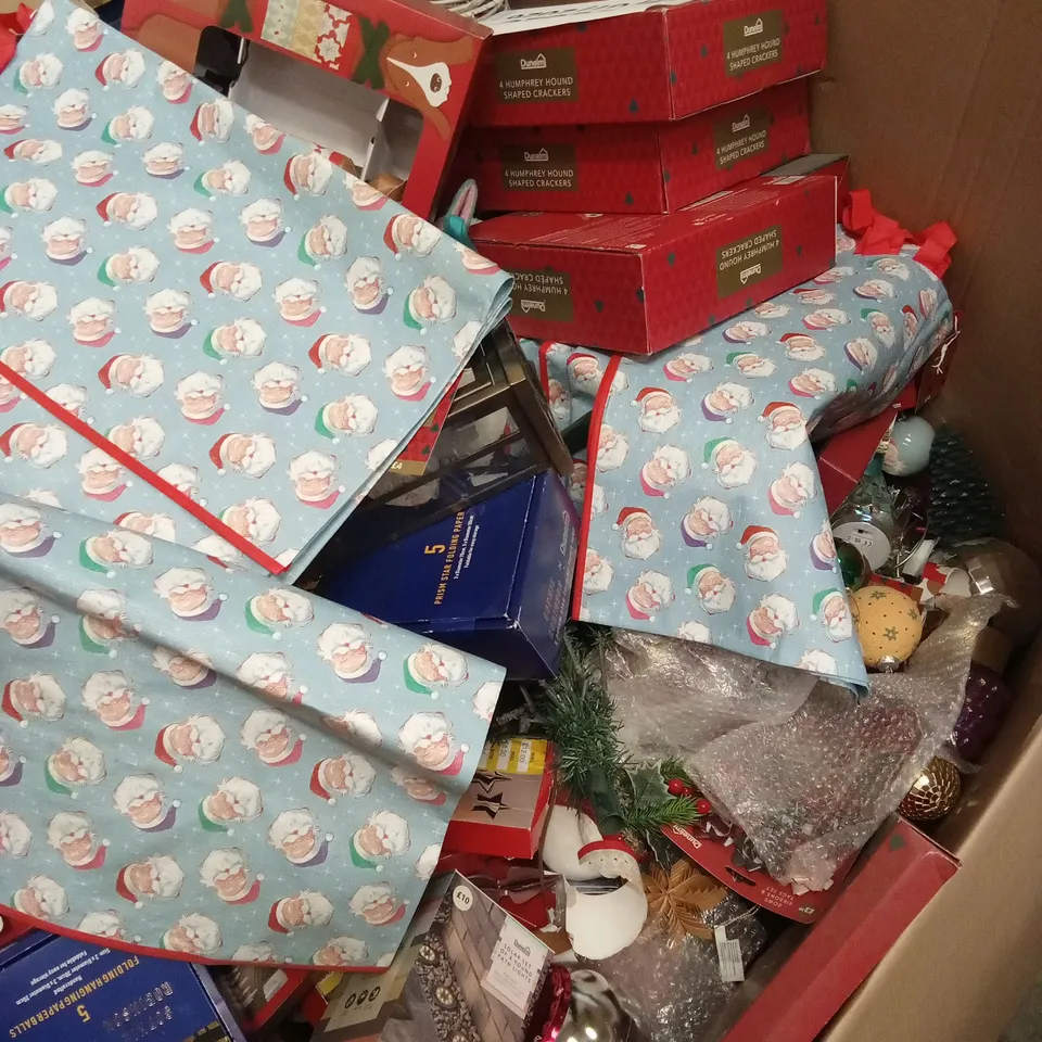 PALLET TO CONTAIN A LARGE ASSORTMENT OF CHRISTMAS PRODUCTS TO INCLUDE; BAUBLES, DECOR, CHRISTMAS BAGS, CHRISTMAS CRACKERS ETC