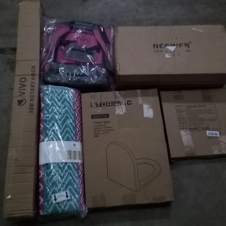 PALLET OF ASSORTED ITEMS INCLUDING 50M ROTARY AIRER, OUTDOOR RUG, STOREMIC TOILET SEAT, CUPCAKE STAND, NEEWER LED PHOTOGRAPHY KIT, MINI MAX PET BACKPACK
