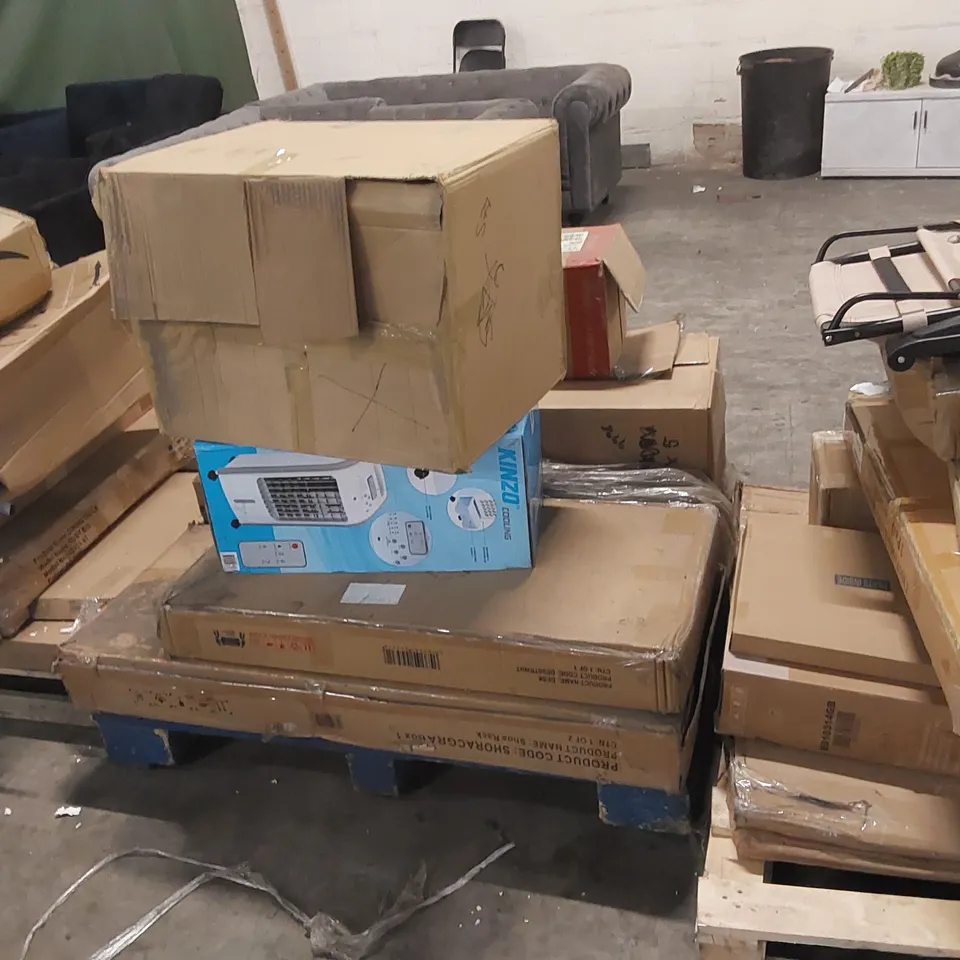 PALLET OF ASSORTED FURNITURE PARTS 