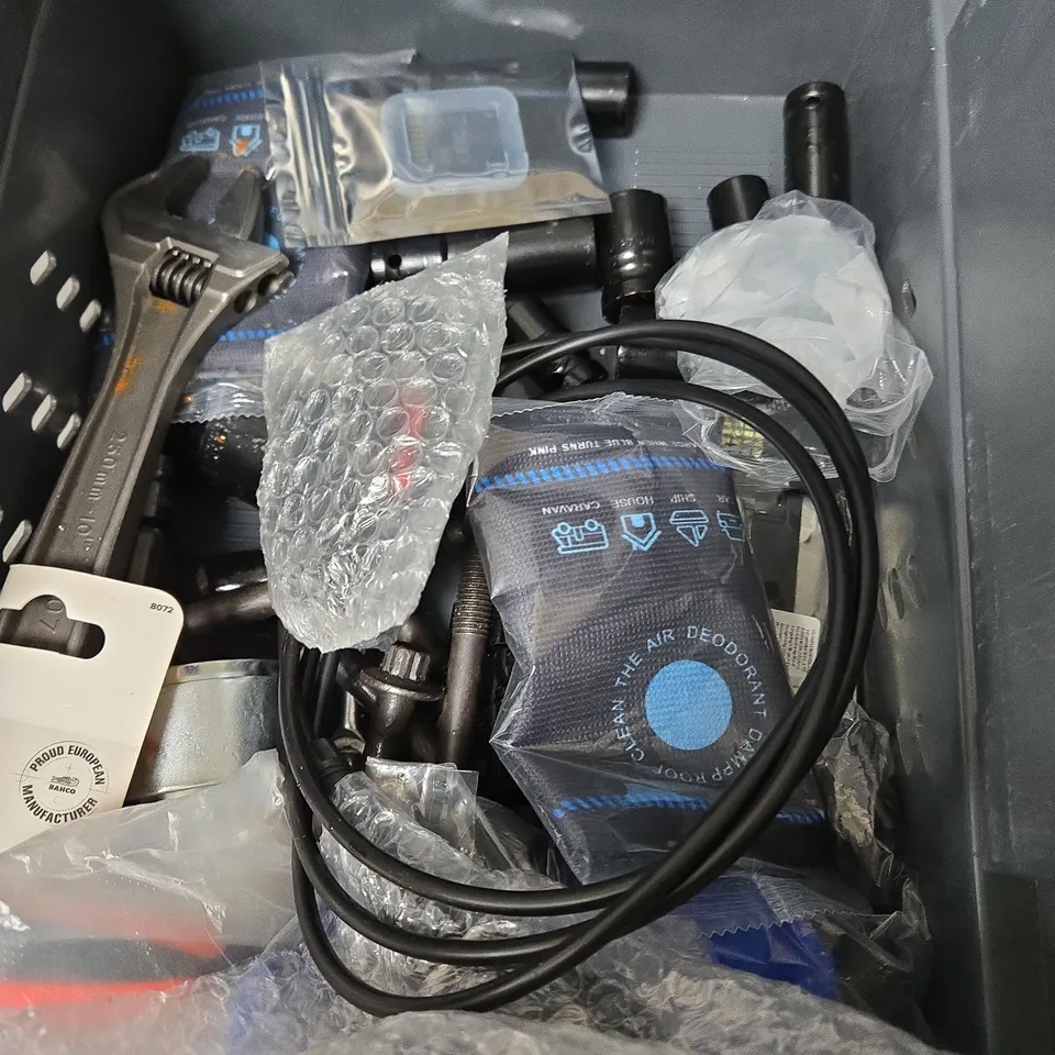 APPROXIMATELY 10 ASSORTED AUTOMOTIVE ITEMS INCLUDING PREMIUM OIL FILTER , ENGINE ANTI WEAR PROTECTION AND TOUCH UP PAINT