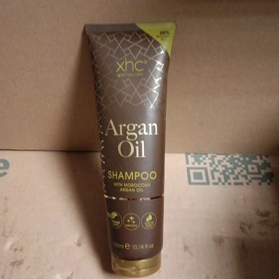 APPROXIMATELY 20 ASSORTED COSMETIC ITEMS INCLUDING LISTERINE TOTAL CARE , ARGAN OIL SHAMPOO AND SHIMIROSE TUMERIC BODY SOAP 