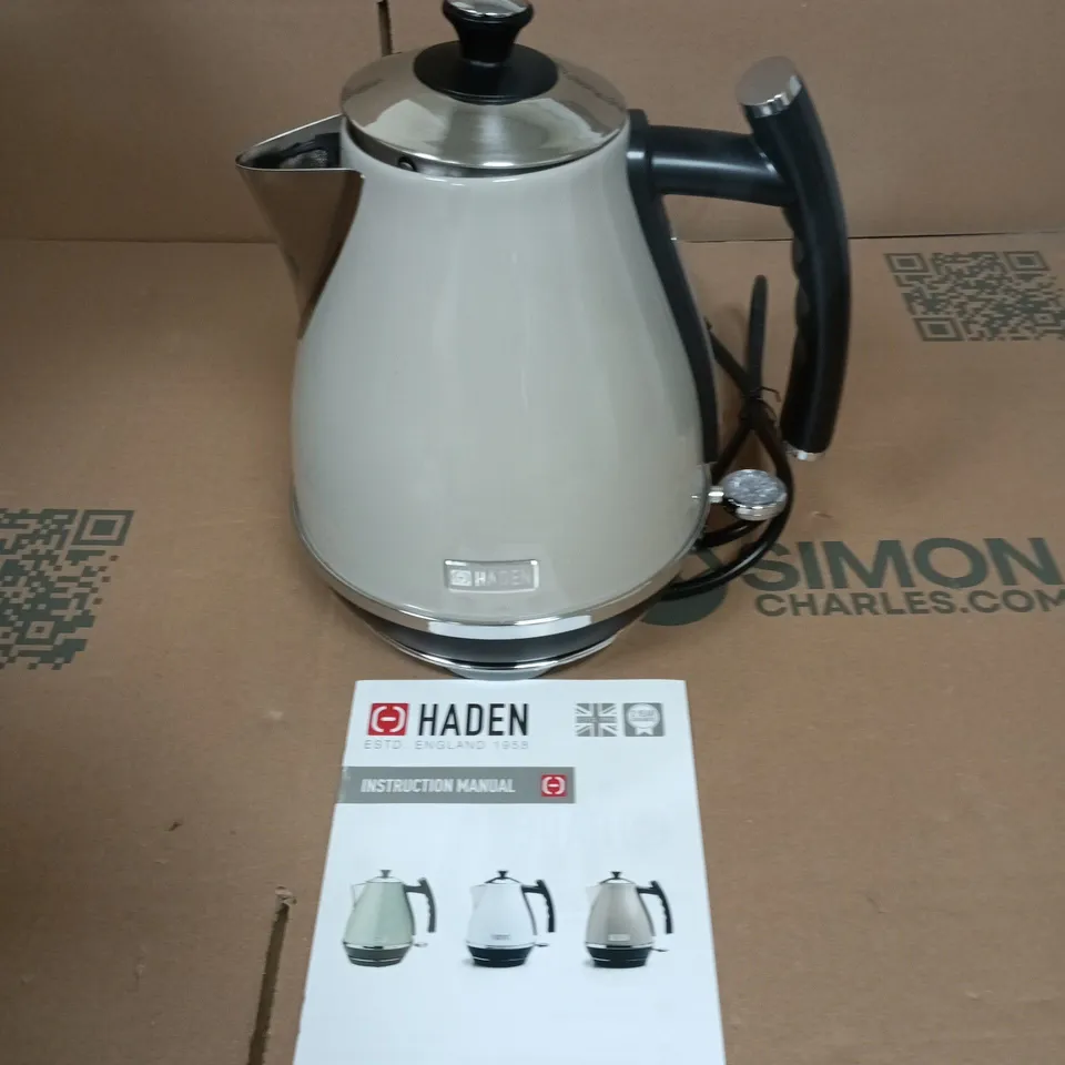 HADEN COTSWOLD KETTLE 1.7 LITRE, PALE GREY WITH BLACK HANDLE