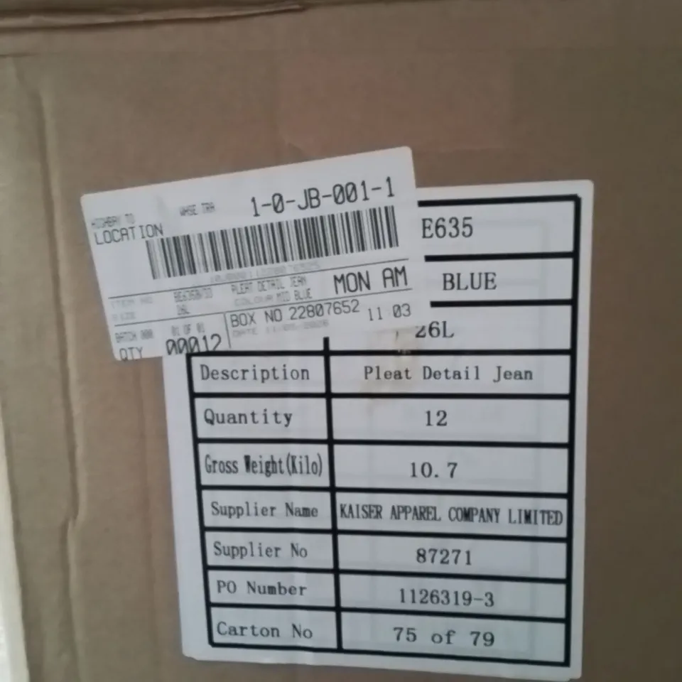 BOXED BRAND NEW APPROXIMATELY 12 SIMPLY BE PLEAT DETAIL JEANS MID BLUE SIZE 26L