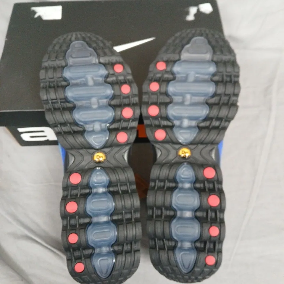 BOXE NIKE AIR MAX DN8 TRAINERS IN BLUE/BLACK - UK 12