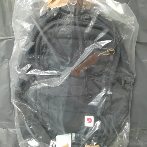 BAGGED FJALLRAVEN SKULE 28L BACKPACK IN BLACK