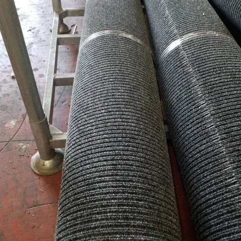 ROLL OF QUALITY LOOP PILE CARPET IN BLACK/WHITE - SIZE UNSPECIFIED