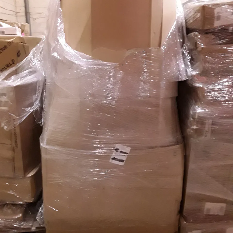 PALLET CONTAINING ASSORTED PRODUCTS INCLUDING PET BEDS, LADDER SHELF & CLOTHES RACK